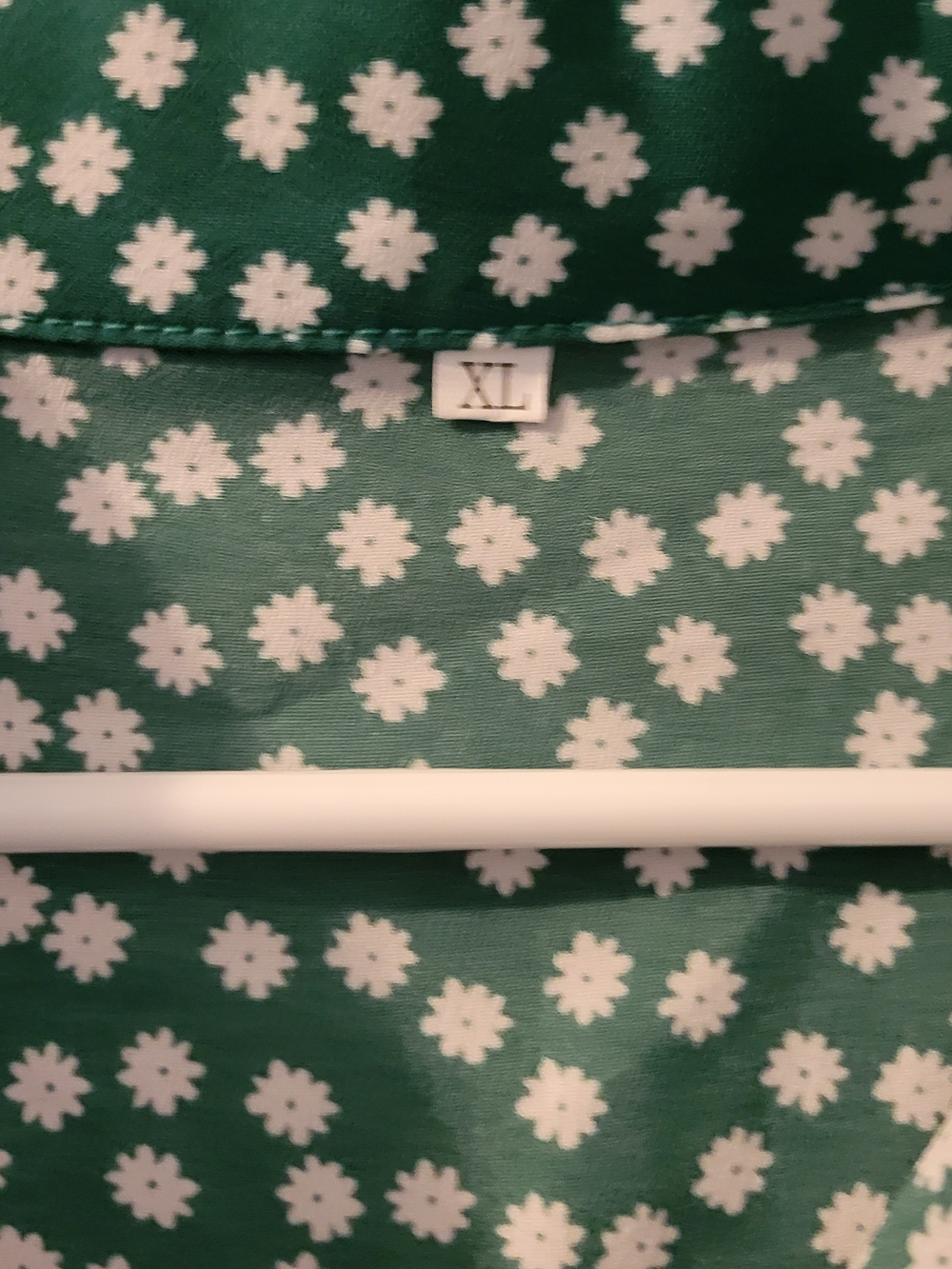Green Floral Dot Button-Up Blouse - Picture 4 of 5